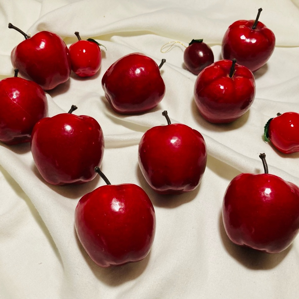 Vintage collection of glossy red apples holiday ornaments decorations for home - Picture 2 of 8